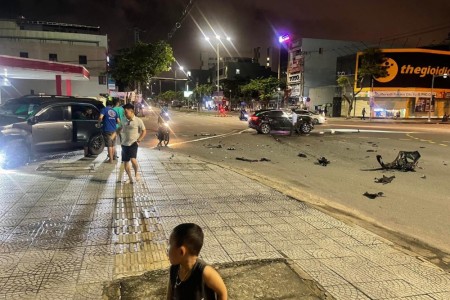 Va chạm kinh hoàng trong đêm giữa 2 ô tô ở Đà Nẵng