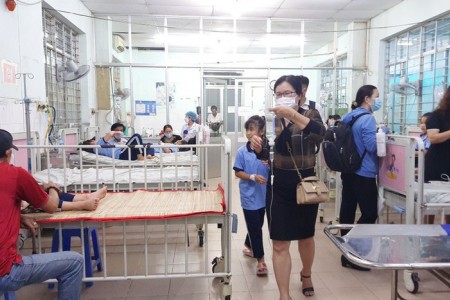 Tiền Giang: 16 học sinh nhập viện cấp cứu khi ăn đồ ăn ở trường