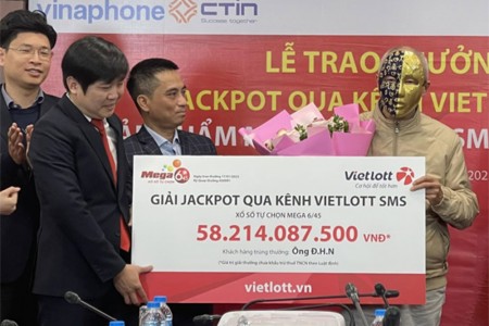 Hà Nội: Người đàn ông bật khóc khi trúng hơn 58 tỷ đồng tiền Vietlott