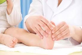 Cách khắc phục chân vòng kiềng cho trẻ cực đơn giản tại nhà