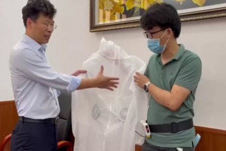 Thử nghiệm “bộ đồ bảo hộ lắp quạt gió làm mát” cho các y bác sĩ ở tâm dịch Bắc Giang