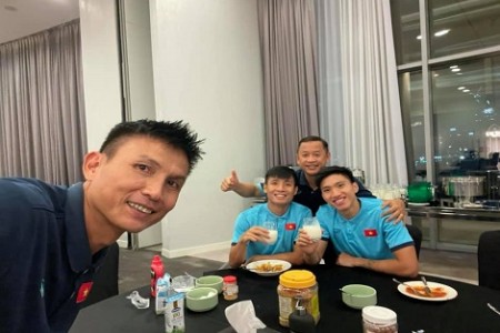 Không chỉ chơi xấu Tuấn Anh và Văn Toàn, trợ lý tuyển Việt Nam tố cầu thủ Indonesia muốn “trả thù” Văn Hậu