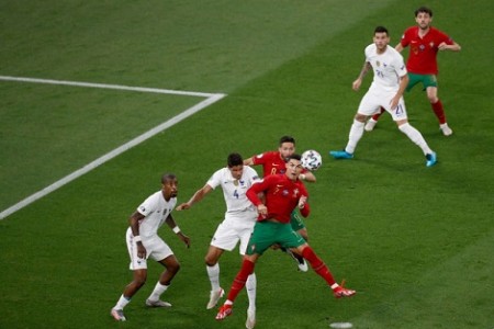 Ronaldo và Bồ Đào Nha lại phải chạm trán đội tuyển số 1 thế giới sau khi chật vật vượt qua bảng tử thần