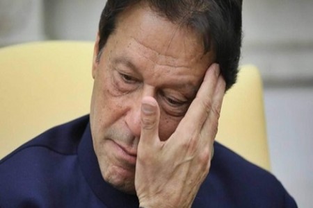 Thủ tướng Pakistan bị chỉ trích dữ dội vì đổ lỗi cho sự gia tăng bạo lực tình dục là do phụ nữ mặc “rất ít quần áo”