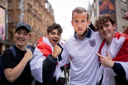 Chưa kịp tận hưởng chiến thắng hoành tráng trước Đức, fan tuyển Anh nhận ngay tin dữ trước thềm tứ kết