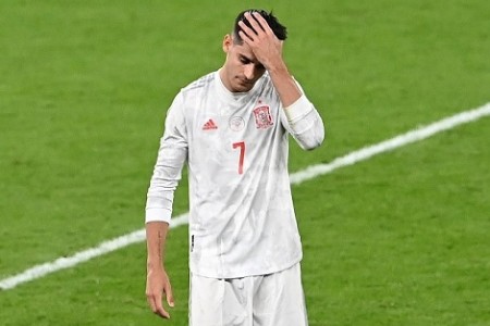 Tây Ban Nha gục ngã trước Italy, Morata từ “người hùng” hóa “tội đồ”
