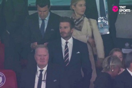 David Beckham thẫn thờ giữa đám đông, cay đắng khi Anh gục ngã trước Ý