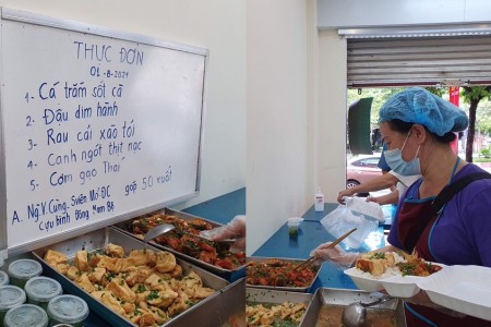 Hà Nội: Xúc động câu chuyện của “hội bạn thân U70” rủ nhau nấu cơm 0 đồng tặng người khó khăn những ngày giãn cách
