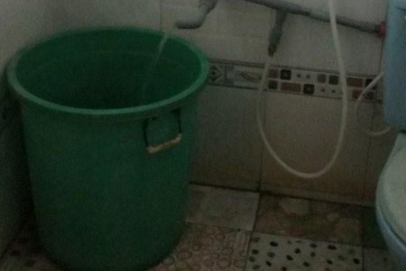 Đắk Lắk: Phát hiện cháu bé hơn 1 tuổi tử vong trong xô nước ở nhà vệ sinh tại nhà giữ trẻ
