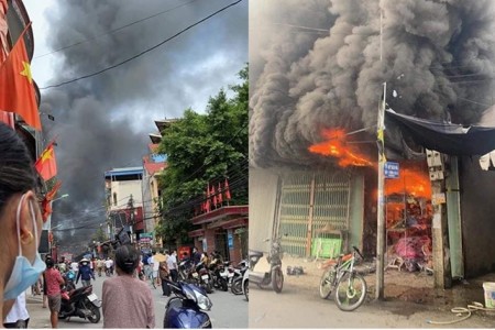 Hà Nội: Cháy chợ ngoại thành, người dân hoảng sợ khi cột lửa bốc cao hàng chục mét