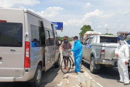 TP HCM: Xót xa chuyện người đàn ông khuyết tật đạp xe hơn 1300km về quê tránh dịch