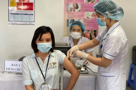Hà Nội: Đề nghị Bộ Y tế cho phép người đã tiêm đủ 2 mũi vaccine phòng Covid-19 được đi lại, làm việc bình thường