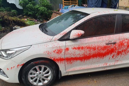 Hà Nội: Hàng loạt xe ô tô bị tạt sơn đỏ không rõ lý do trong Khu đô thị Trung Văn