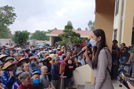 Thủy Tiên từ thiện ở Quảng Trị: Không thống kê được số tiền chính xác