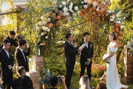 Tóc Tiên bất ngờ tiết lộ hình ảnh đám cưới với Hoàng Touliver được tổ chức riêng tư vào 2 năm trước