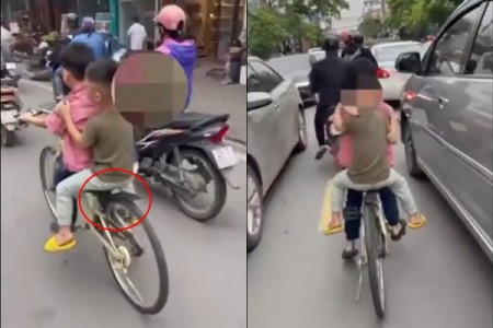 Clip trẻ em đạp xe giữa dòng xe máy, ô tô đông đúc: Ai xem cũng 'hốt'