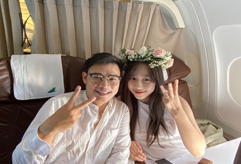 Chuyện tình chú cháu ngọt ngào của cặp đôi triệu phú công nghệ và nữ BTV VTV kém 16 tuổi cùng màn cầu hôn lãng mạn trên máy bay