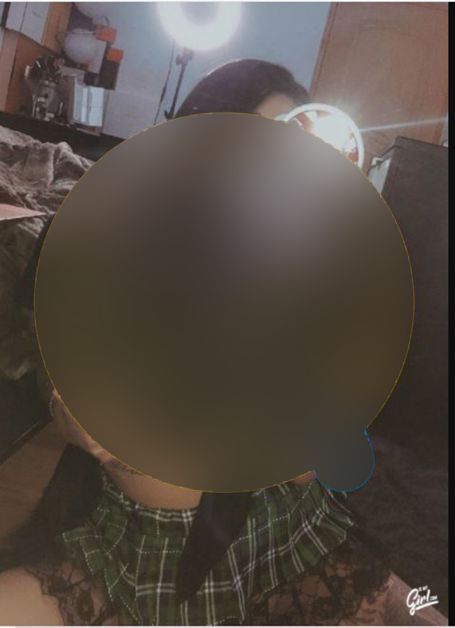 lo-kho-anh-nong-cua-nu-streamer-1
