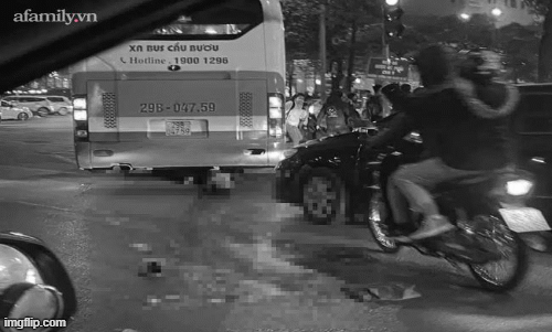 Video: Xe buýt Hà Nội tông cụ bà 80 tuổi bán hàng rong tử vong tại chỗ, CĐM phẫn nộ lên án thực trạng tài xế xe buýt chạy ẩu, lấn làn