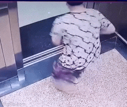 Cháu trai kẹt tay vào cửa thang máy, hành động sau đó của bà càng khiến đứa bé gặp nguy hiểm