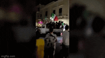 Video: Những màn ăn mừng nguy hiểm chết người của CĐV Italy trong đêm vô địch Euro 2020