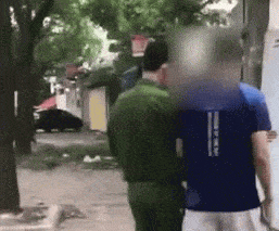 Hà Nội: Ra ngoài chạy bộ không đeo khẩu trang, người đàn ông kiên quyết không chấp nhận xử phạt
