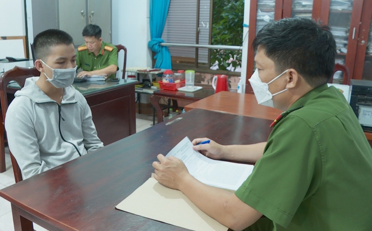 Nguyen Dinh Hoang tai co quan co