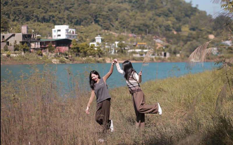 Hồ Đồng Đò cũng là một background lý tưởng cho những bức ảnh cực chất