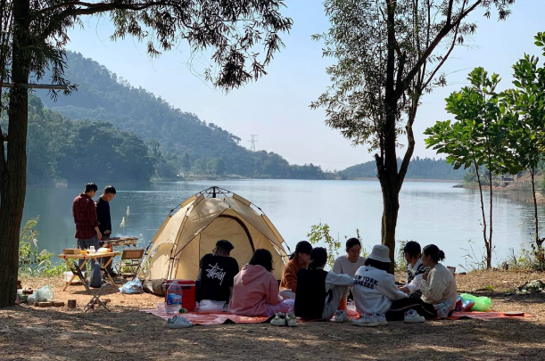 Cắm trại tại hồ Đồng Đò