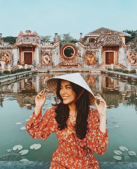 Hot Instagram Lê Hà Trúc check-in cổng chùa Tam Quan Bà Mụ. (Nguồn ảnh: Instagram)
