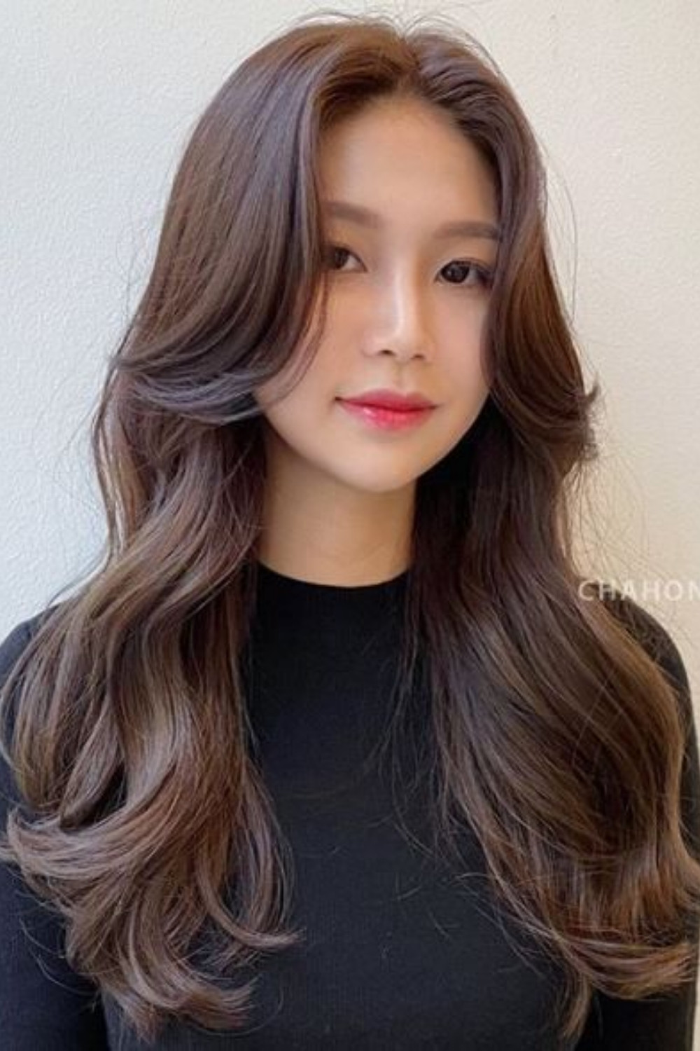 Cắt tóc mái bay tại nhà Hàn Quốc: Bạn đang muốn thay đổi kiểu tóc nhưng không muốn đến tiệm tóc? Hãy cắt tóc mái bay tại nhà Hàn Quốc! Hình ảnh này sẽ cho bạn thấy cách cắt tóc và kiểm soát chiều dài mái bay. Cùng xem nhé!