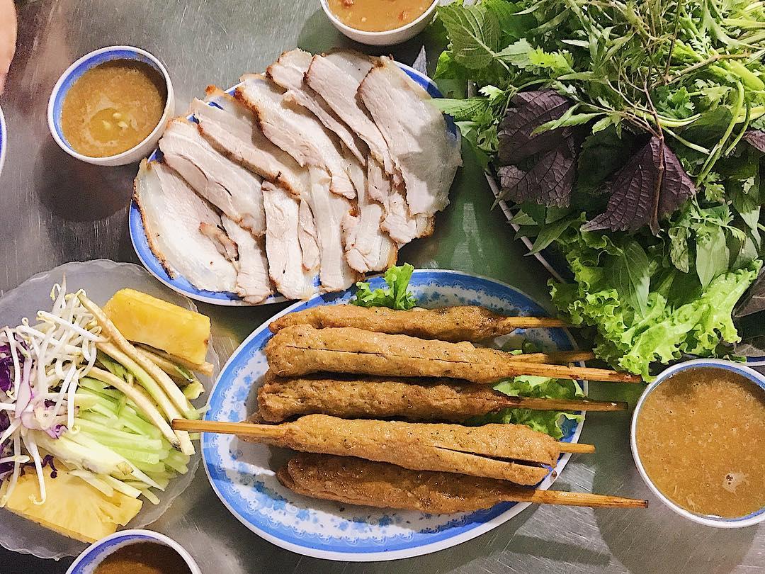 Từ những năm 2014, 2015 Gạch Quán đã có mặt tại Hà Nội và mang theo những đặc trưng của ẩm thực Đà Nẵng (Nguồn ảnh: Internet)