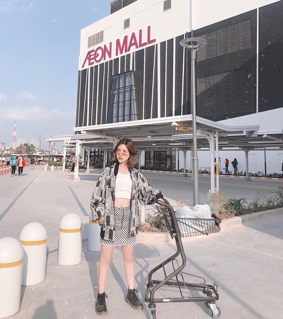 Aeon Mall Long Biên chính thức ra mắt vào năm 2015 và trở thành địa điểm vui chơi giải trí được yêu thích bởi mọi lứa tuổi. Với các bạn trẻ, một trong những điểm cộng lớn nhất của Aeon chính là những góc check-in “như tây” (Nguồn Ảnh: Internet)