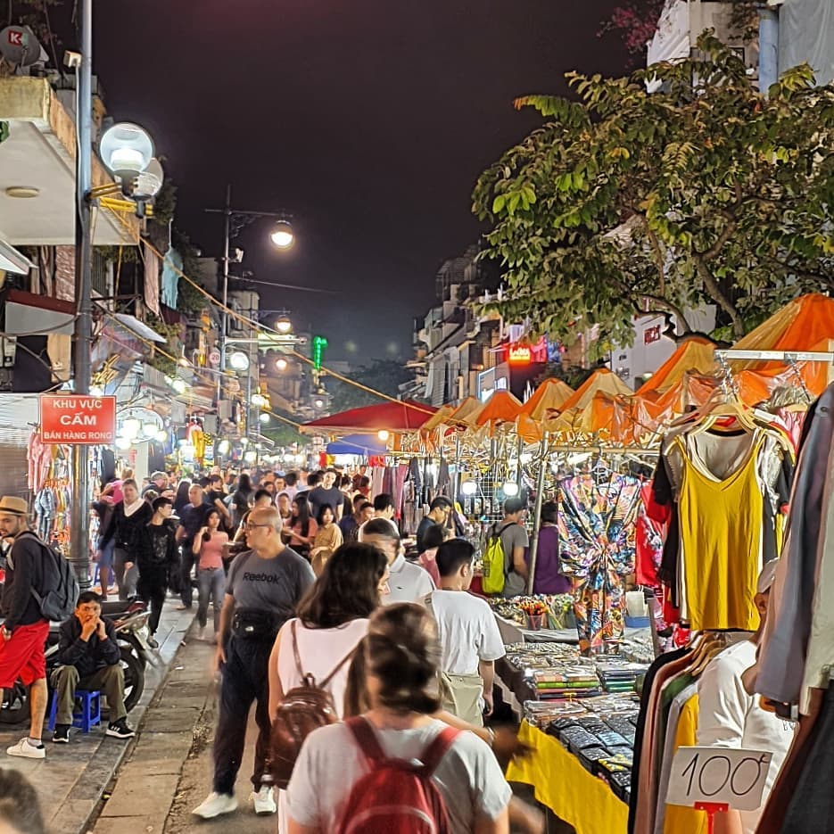 Phiên chợ đêm bắt đầu từ 18h – 23h. (Nguồn ảnh: Internet)