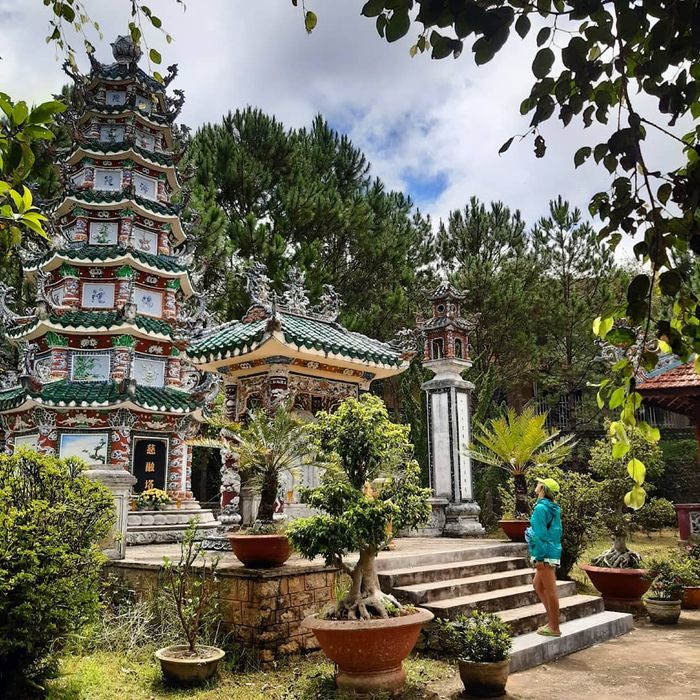 Chùa Linh Sơn là ngôi chùa cầu duyên Đà Lạt nổi tiếng