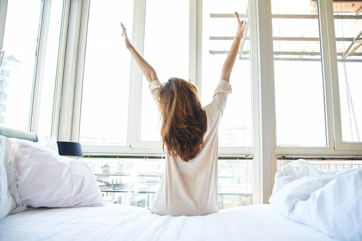  Hãy cố gắng kỷ luật bản thân bằng cách bật dậy ngay khi tỉnh nhanh nhất để không làm tiêu hao năng lượng buổi sáng 