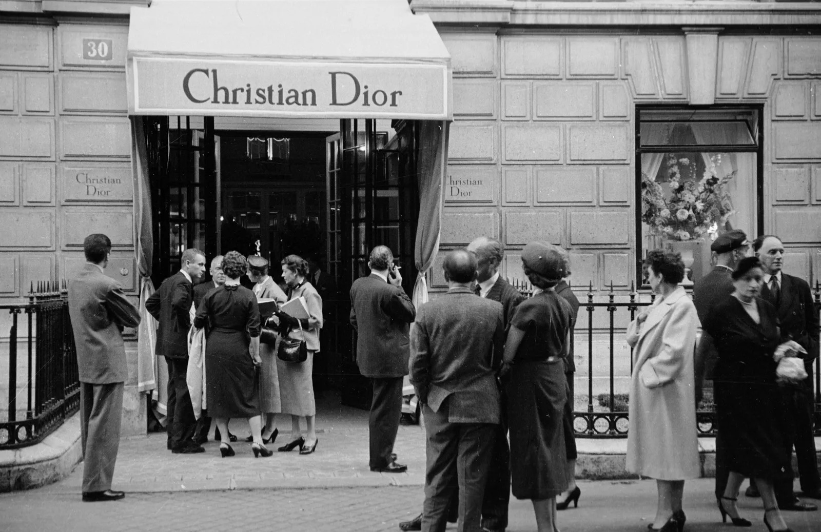 Thương hiệu Dior ngày càng phát triển trên toàn thế giới 