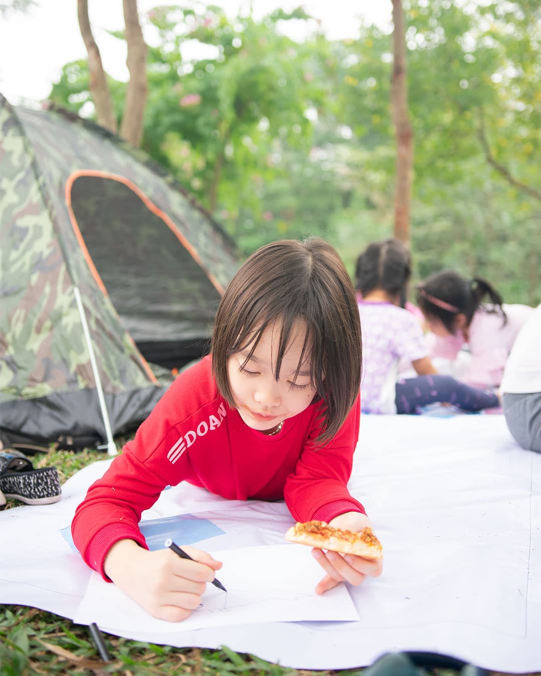 Trẻ em cũng rất thích đến công viên Yên Sở vào dịp cuối tuần 