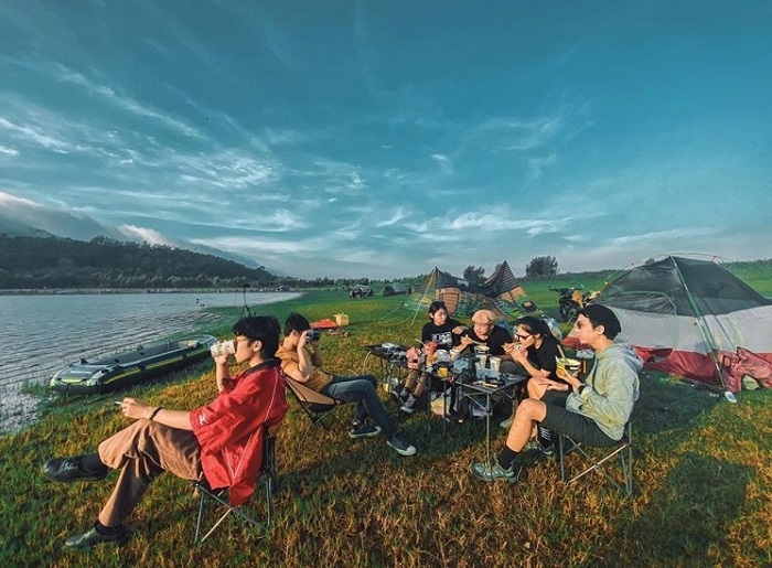 Cắm trại tại hồ Dầu Tiếng
