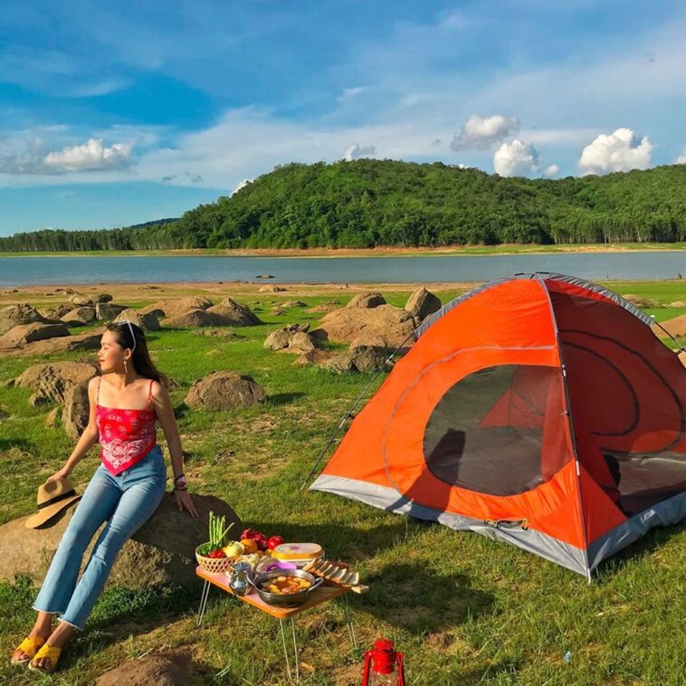Tổ chức cắm trại tại Hồ Núi Đá