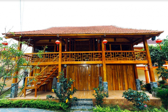 Bạn cũng có thể chọn có thể chọn nghỉ trong những căn nhà sàn cổ kính mang đậm bản sắc văn hóa dân tộc Thái