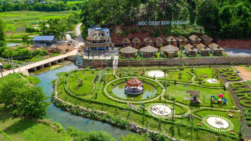 Với thiết kế độc đáo và vị trí thuận tiện, Mai Châu Eco Garden Resort Mộc Châu là điểm dừng chân của nhiều du khách khi tới cao nguyên Mộc Châu
