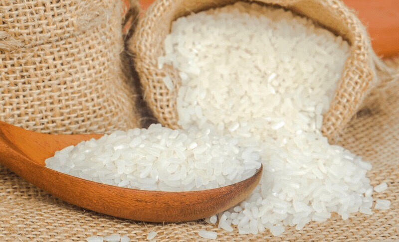 Hạt gạo trắng, dẻo và thơm 