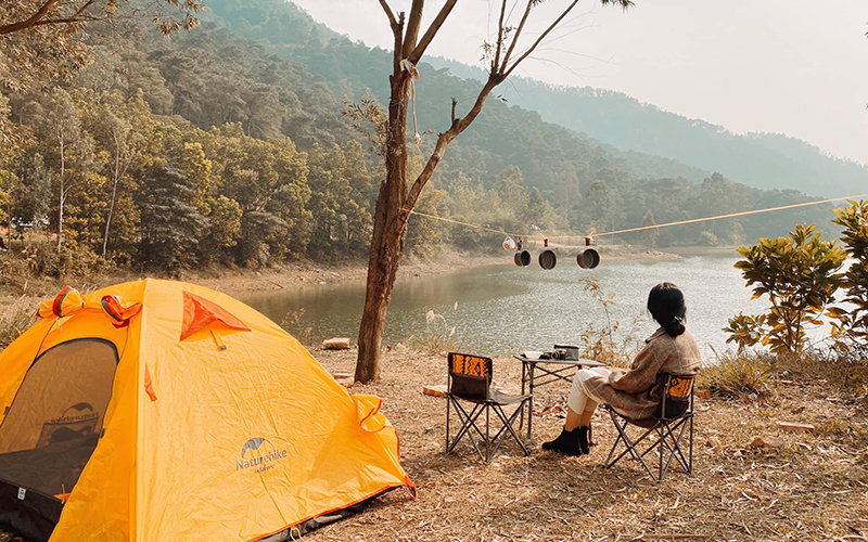 Cắm trại là trải nghiệm tuyệt vời nhất khi đến du lịch hồ Đồng Mô