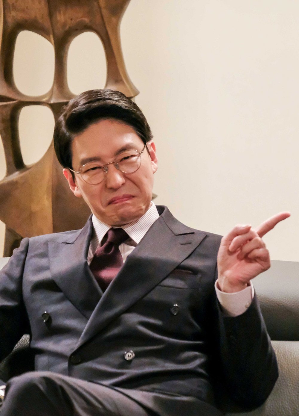  Uhm Ki Joon nổi tiếng nhờ những vai phản diện 