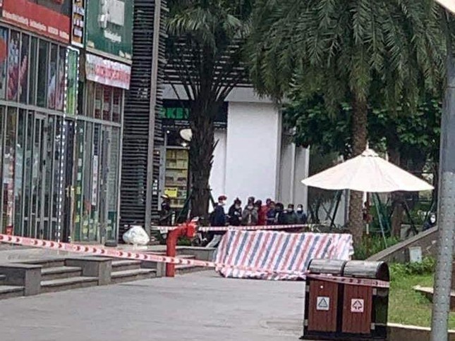 Một bé trai rơi từ tầng cao chung cư ở Hà Nội tử vong thương tâm