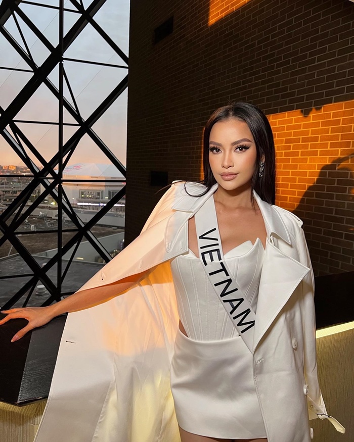 Ngọc Châu diện hai đầm dạ hội cho bán kết Miss Universe: Dân mạng tranh cãi kịch liệt