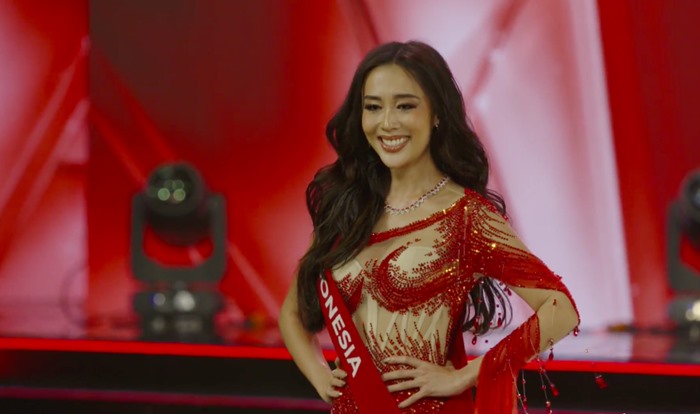 Á hậu 2 là người đẹp Indonesia - Olivia Tan