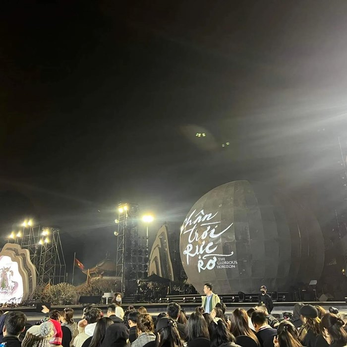 Live concert Chân trời rực rỡ của Hà Anh Tuấn hot cỡ nào mà hút cả biển người?