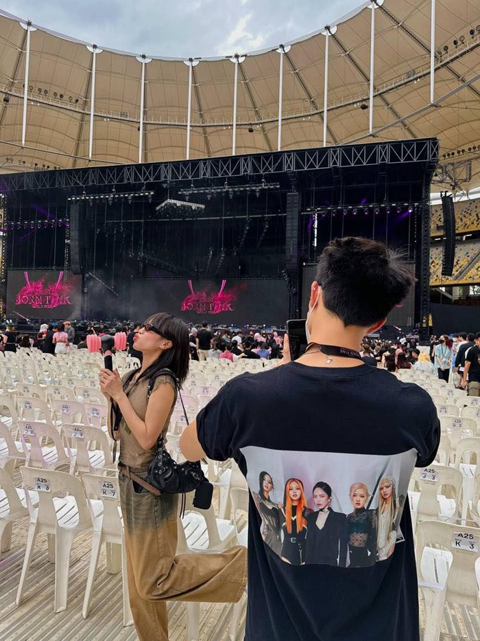 Anh Tú cưng Diệu Nhi hết mực: Hộ tống sang Malaysia xem concert BLACKPINK, đã thế còn mặc chiếc áo 